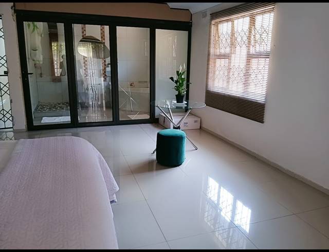 4 BEDROOM FREESTANDING FOR SALE IN SWEETWATERS